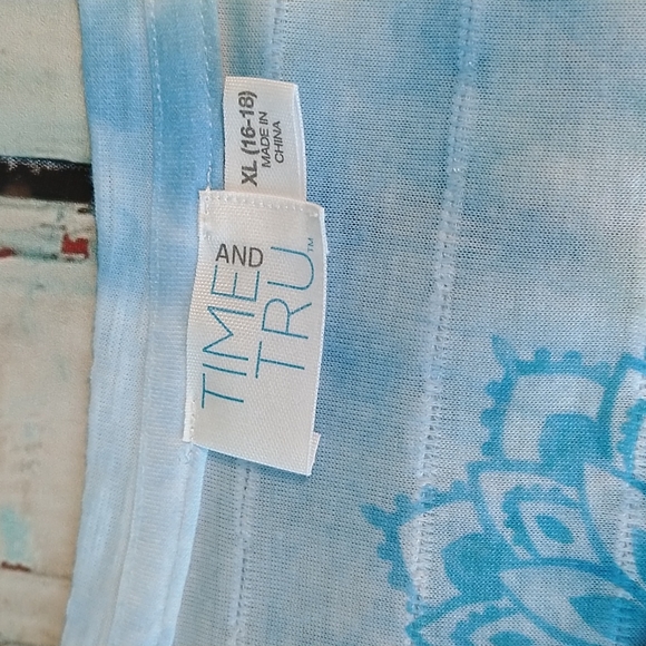 Time And Tru Blue/White Floral Mandela Pattern V Neck Long Sleeve Flowy Shirt - Picture 5 of 8